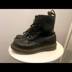 Dr. Martens 1460 Women Size US5